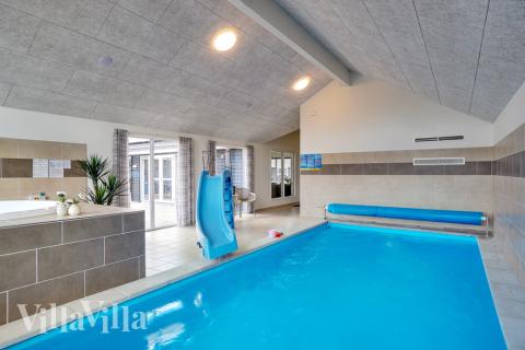Der schicke Pool im Luxusferienhaus Nr. 441 für 26 Personen