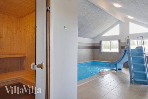 Hüpft im Luxusferienhaus Nr. 441 in Ostjütland in den Pool.