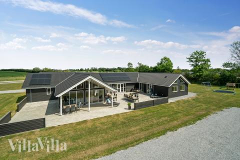 Dieses schöne Poolhaus Nr. 441 mit Platz für 26 Personen liegt in Ostjütland