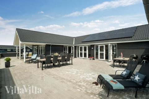 Auf der Terrasse des Ferienhauses Nr. 441 ist Platz für 26 Personen.