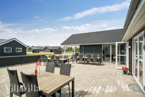 Genießen Sie einen Grillabend auf der Terrasse des Luxusferienhauses Nr. 441 in Ostjütland