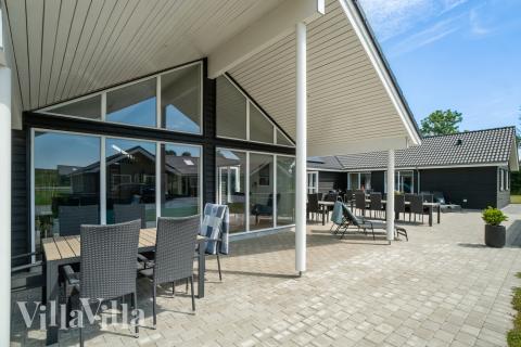 Große Terrasse am Luxusferienhaus Nr. 441 in Ostjütland.
