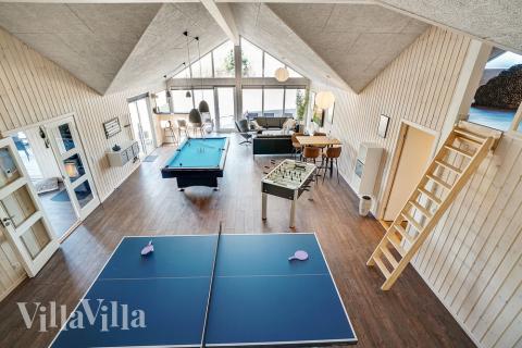 Neben den vielen schönen Stunden, die man im Poolbereich des Hauses verbringen kann, bietet das Luxusferienhaus 446 auch Spielevergnügen bei Billard/Tischtennis und Darts