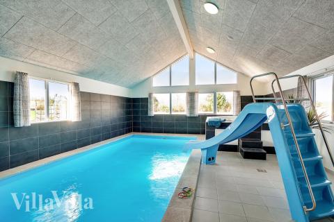 Der schicke Pool im Luxusferienhaus Nr. 446 für 30 Personen