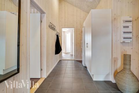 Der geräumige Eingangsbereich im Luxusferienhaus Nr. 446 in Ostjütland