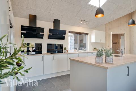 Die Küche in dem Luxusferienhaus Nr. 446 ist so gut ausgestattet, dass man problemlos Mahlzeiten für 30 Personen zubereiten kann.