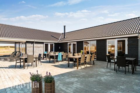 Das Luxusferienhaus Nr. 446 hat eine tolle Terrasse, die mit hochwertigen Gartenmöbeln für 30 Personen ausgestattet ist.