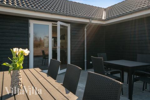 Auf der Terrasse des Ferienhauses Nr. 446 ist Platz für 30 Personen.