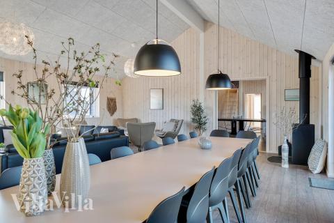 Aufenthaltsraum mit Platz für 30 im Luxusferienhaus Nr. 450.