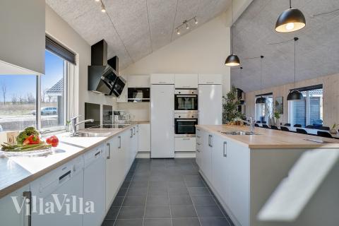 Die Küche in dem Luxusferienhaus Nr. 450 ist so gut ausgestattet, dass man problemlos Mahlzeiten für 30 Personen zubereiten kann.