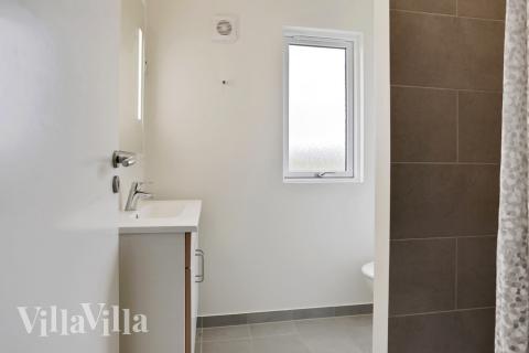 Eines der Badezimmer im Luxusferienhaus Nr. 432