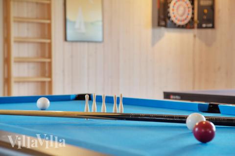 Aktivitätsraum im Luxusferienhaus Nr. 432 mit 8 Schlafzimmern und Platz für 20 Gäste.