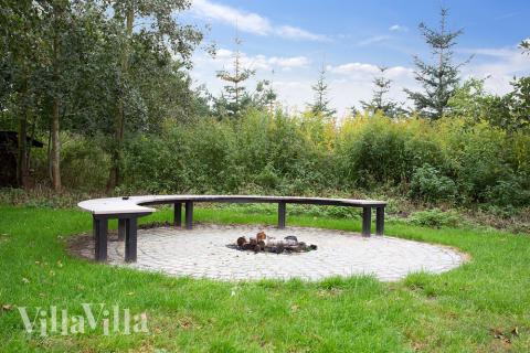 Zu dem attraktiven Ferienhaus Nr. 432 in Lolland/Falster/Mön gehört auch ein tolles Angebot im Außenbereich, z. B. Spieleturm und Schaukeln