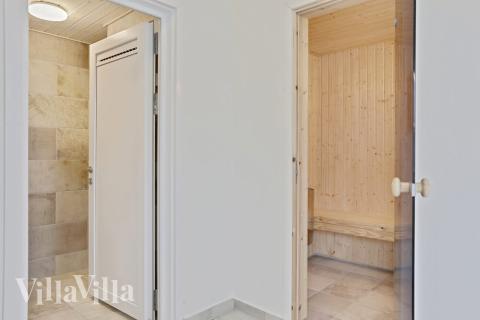 Genießen Sie die heiße Sauna im Luxusferienhaus Nr. 432 für 20 Personen