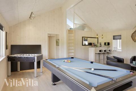 Neben den vielen schönen Stunden, die man im Poolbereich des Hauses verbringen kann, bietet das Luxusferienhaus 433 auch Spielevergnügen bei Billard/Tischtennis und Darts