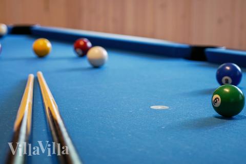 Aktivitätsraum im Luxusferienhaus Nr. 434 mit 8 Schlafzimmern und Platz für 20 Gäste.