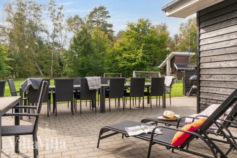 Große Terrasse am Luxusferienhaus Nr. 434 in Nordseeland.