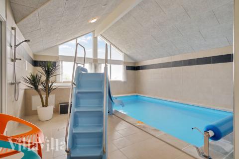 Der schicke Pool im Luxusferienhaus Nr. 437 für 18 Personen