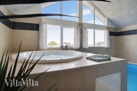 Genießen Sie den warmen Whirlpool im Luxusferienhaus Nr. 437 in Fünen und seine Inseln