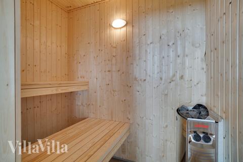 Genießen Sie die heiße Sauna im Luxusferienhaus Nr. 437 für 18 Personen