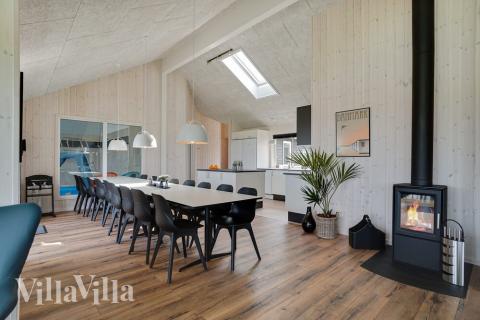 Der Aufenthaltsraum bietet Platz für 18 Personen, wenn ihr das Ferienhaus 437 in Fünen und seine Inseln besucht.