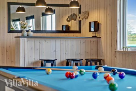 Aktivitätsraum im Luxusferienhaus Nr. 437 mit 7 Schlafzimmern und Platz für 18 Gäste.