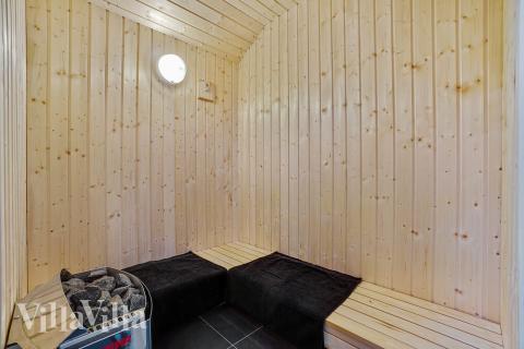 Genießen Sie die heiße Sauna im Luxusferienhaus Nr. 443 für 10 Personen