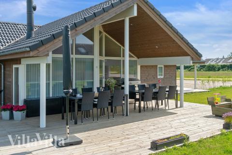 Auf der Terrasse des Ferienhauses Nr. 443 ist Platz für 10 Personen.