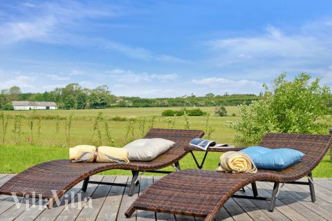 Große Terrasse am Luxusferienhaus Nr. 443 in Ostjütland.
