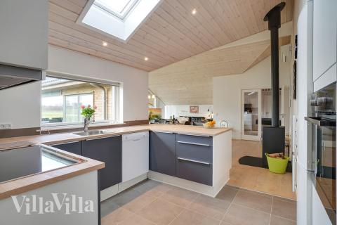 Die Küche in dem Luxusferienhaus Nr. 444 ist so gut ausgestattet, dass man problemlos Mahlzeiten für 12 Personen zubereiten kann.