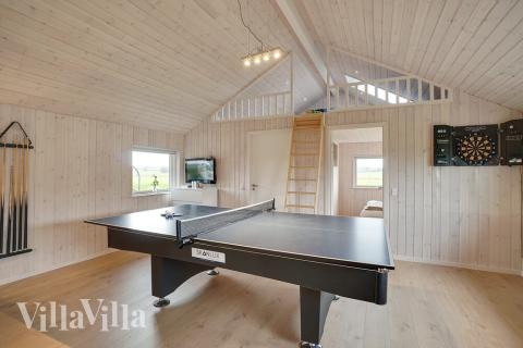 Der große, lichtdurchflutete Aufenthaltsraum im Luxusferienhaus Nr. 444 für 12.