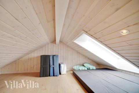 Einige der 12 Schlafgelegenheiten befinden sich im Luxusferienhaus Nr. 444 auf dem ausgebauten Dachboden