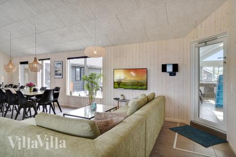 Das Luxusferienhaus 453 für 20 Personen hat einen großen Aktivitätsraum mit u. a. Billard und Darts