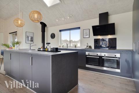 Die Küche in dem Luxusferienhaus Nr. 453 ist so gut ausgestattet, dass man problemlos Mahlzeiten für 20 Personen zubereiten kann.