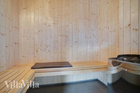 Genießen Sie die heiße Sauna im Luxusferienhaus Nr. 453 für 20 Personen