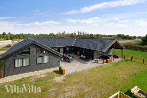 Dieses schöne Poolhaus Nr. 453 mit Platz für 20 Personen liegt in Westjütland