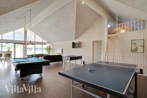 Das Luxusferienhaus 454 für 30 Personen hat einen großen Aktivitätsraum mit u. a. Billard und Darts