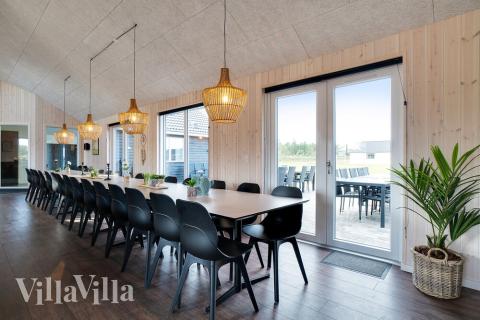 Der Aufenthaltsraum bietet Platz für 30 Personen, wenn ihr das Ferienhaus 454 in Westjütland besucht.