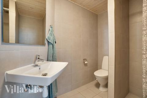 Im Luxusferienhaus Nr. 454 für 30 Personen gibt es Bad mit Dusche.