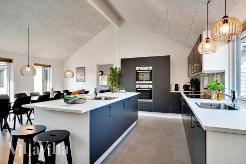 Die Küche in dem Luxusferienhaus Nr. 455 ist so gut ausgestattet, dass man problemlos Mahlzeiten für 20 Personen zubereiten kann.