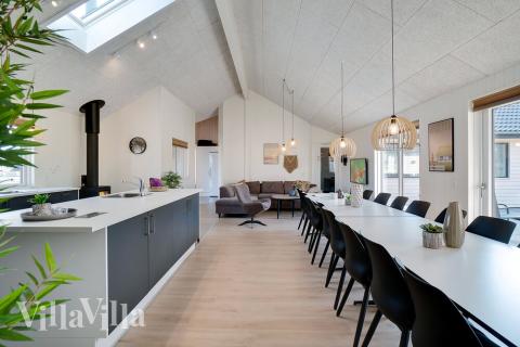 Der Aufenthaltsraum bietet Platz für 20 Personen, wenn ihr das Ferienhaus 455 in Westjütland besucht.