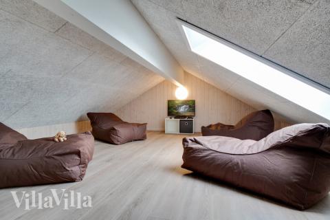 Einige der 20 Schlafgelegenheiten befinden sich im Luxusferienhaus Nr. 456 auf dem ausgebauten Dachboden