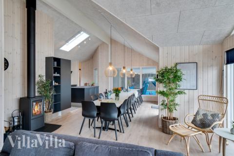 Der Aufenthaltsraum bietet Platz für 20 Personen, wenn ihr das Ferienhaus 456 in Westjütland besucht.
