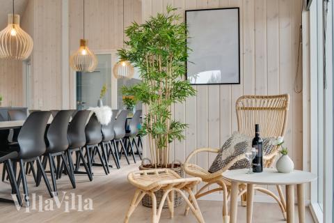 Aufenthaltsraum mit Platz für 20 im Luxusferienhaus Nr. 456.