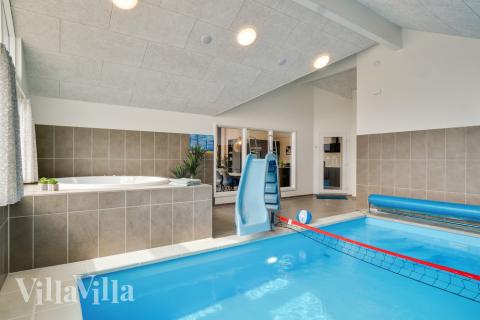 Der schicke Pool im Luxusferienhaus Nr. 456 für 20 Personen