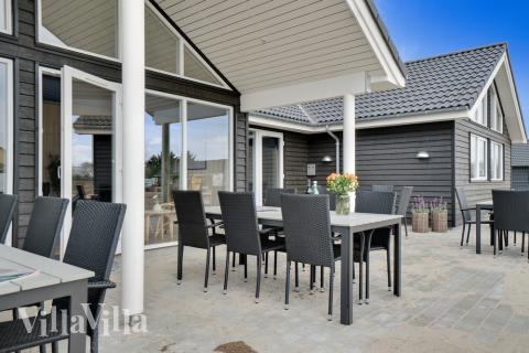 Genießen Sie einen Grillabend auf der Terrasse des Luxusferienhauses Nr. 456 in Westjütland