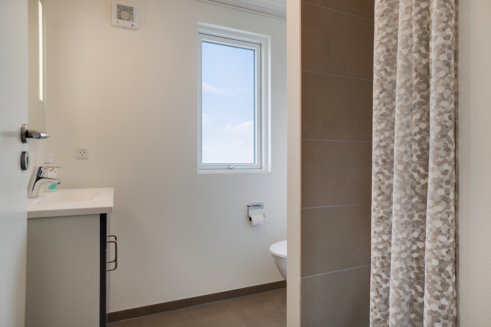 Eines der Badezimmer im Luxusferienhaus Nr. 457