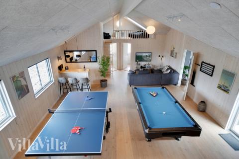 Das Luxusferienhaus 457 für 20 Personen hat einen großen Aktivitätsraum mit u. a. Billard und Darts