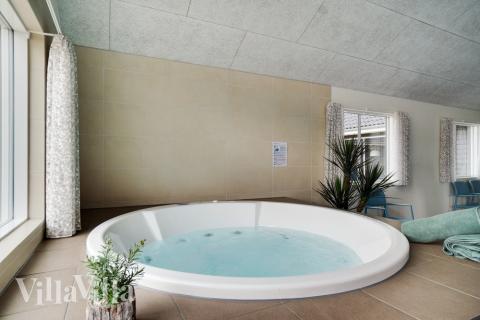 Genießen Sie den warmen Whirlpool im Luxusferienhaus Nr. 457 in Westjütland