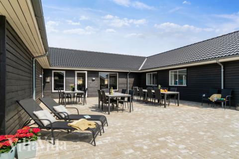 Das Luxusferienhaus Nr. 457 hat eine tolle Terrasse, die mit hochwertigen Gartenmöbeln für 20 Personen ausgestattet ist.